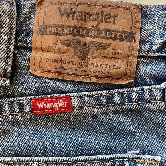 Wrangler jeans 39x29 blue regular fit laying flat approximately 35 waist - Picture 2 of 12